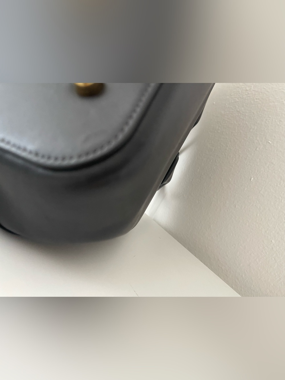 Coach Empire 35 in black glove tanned leather. - Picture 13 of 16